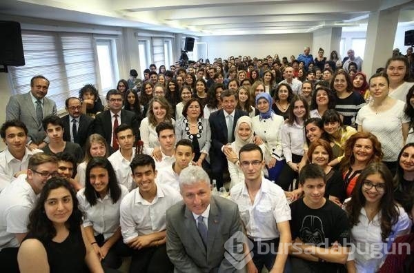 Davutoğlu'ndan ilkokul ve lise ziyareti