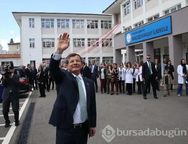 Davutoğlu'ndan ilkokul ve lise ziyareti
