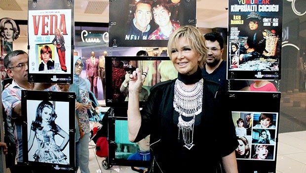 4500 fotoğraflık Filiz Akın sergisi açıldı