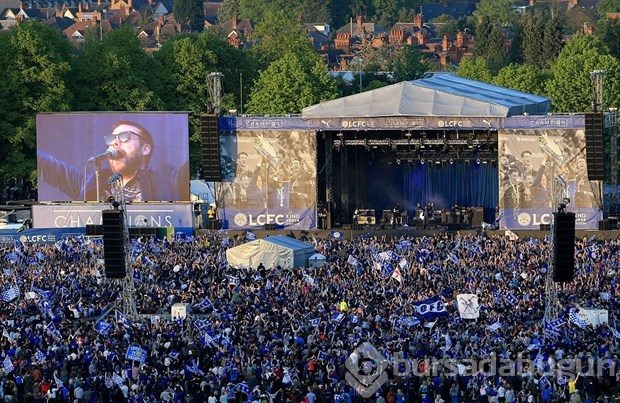 Leicester City şampiyonluğunu kutladı