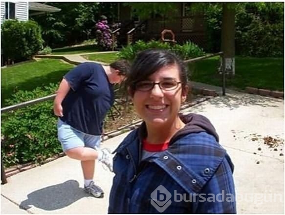 İnsanların fotoğraflarını sabote eden arka plan insanları