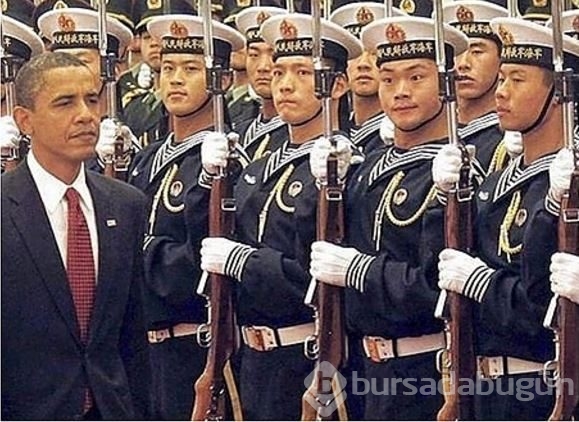 İnsanların fotoğraflarını sabote eden arka plan insanları