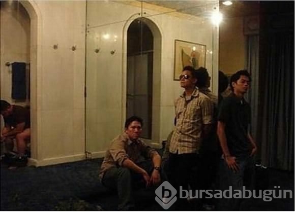 İnsanların fotoğraflarını sabote eden arka plan insanları