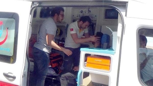 Üniversitelileri taşıyan münibüs devrildi: 1 ölü, 19 yaralı