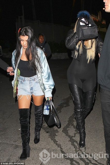 Kardashian'ın giydiği tulum olay oldu!
