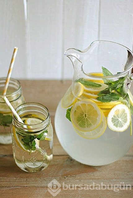 Ev yapımı 11 detoks içeceği
