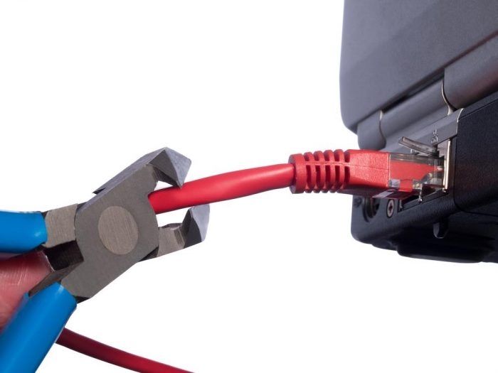 Öğrenciler kopya çekmesin diye tüm ülkedeki interneti kestiler