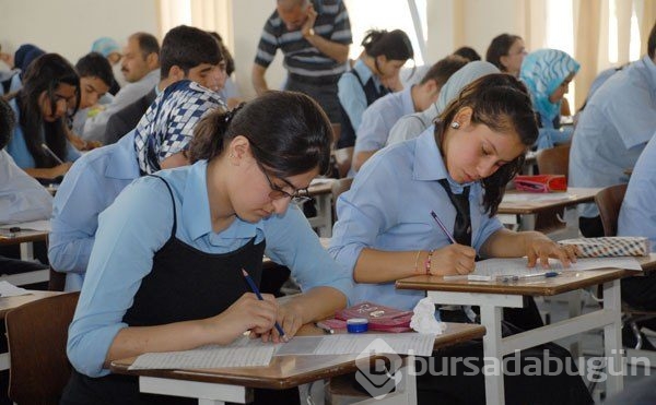 Öğrenciler kopya çekmesin diye tüm ülkedeki interneti kestiler