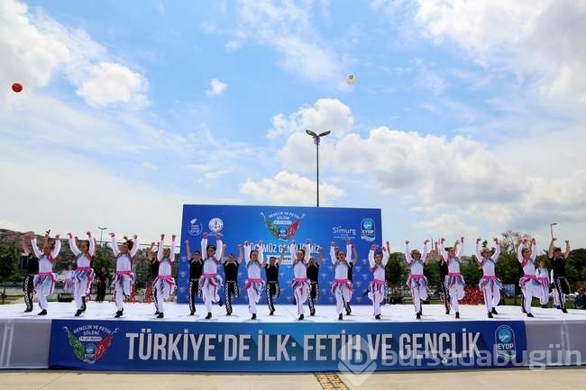 Gençlik ve Fetih Şöleni büyük yürüyüşle başladı