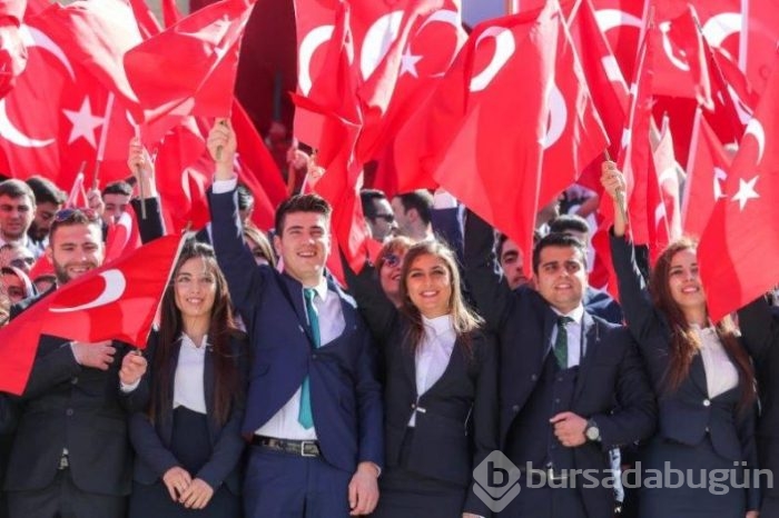 Anıtkabir'in ilk ziyaretçisi gençler oldu