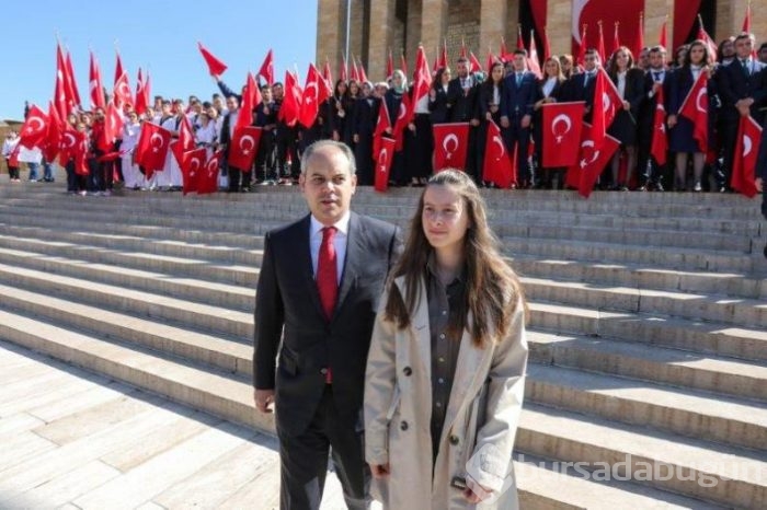 Anıtkabir'in ilk ziyaretçisi gençler oldu