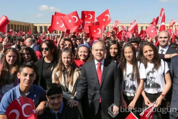 Anıtkabir'in ilk ziyaretçisi gençler oldu