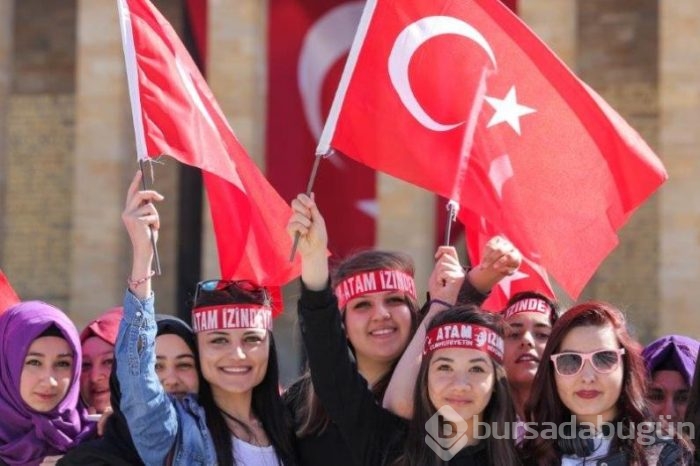 Anıtkabir'in ilk ziyaretçisi gençler oldu