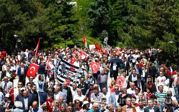 CHP Anıtkabir'e yürüdü