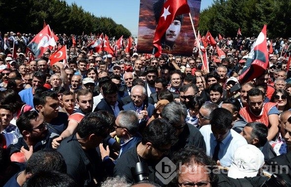 CHP Anıtkabir'e yürüdü