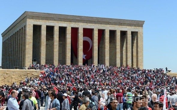 CHP Anıtkabir'e yürüdü
