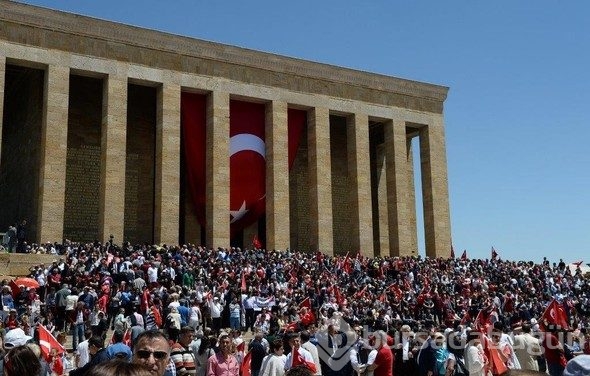 CHP Anıtkabir'e yürüdü