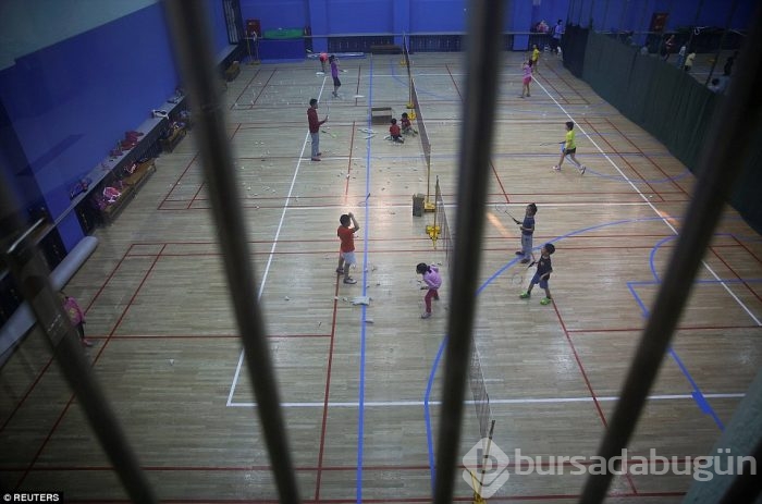 Çin'in "şampiyon sporcu fabrikaları"ndan düşündüren görüntüler