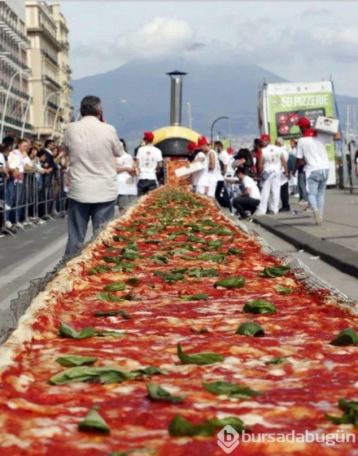 Dünyanın en uzun pizzası 1853 metre
