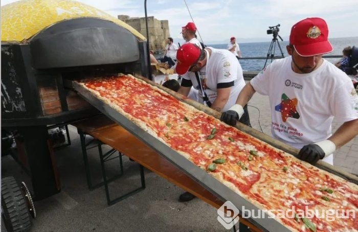 Dünyanın en uzun pizzası 1853 metre