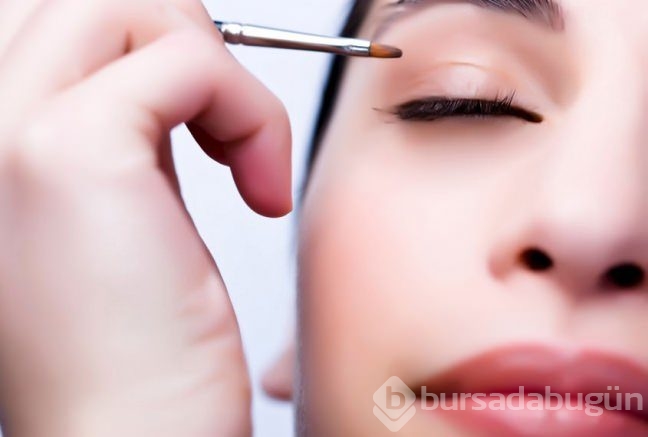 Kusursuz eyeliner sürmenin hileleri