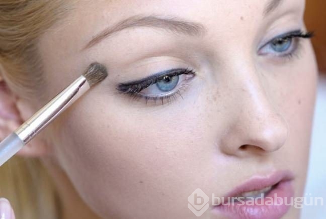 Kusursuz eyeliner sürmenin hileleri