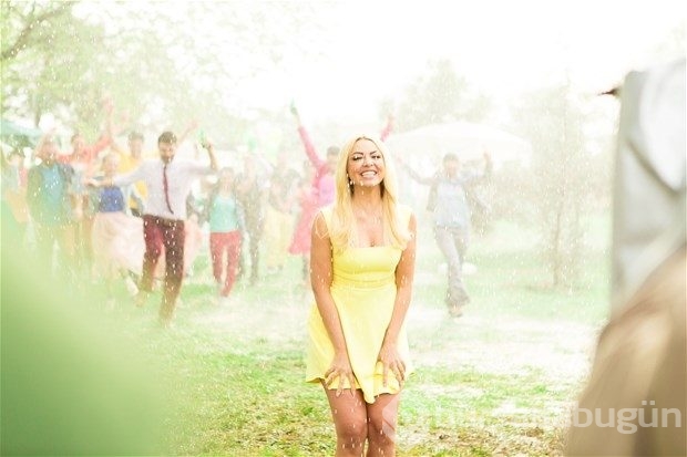 Hadise alev alev yaktı