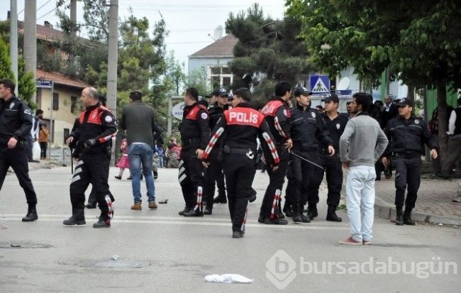 Tekme, yumruk, taş ve sopalar havada uçuştu