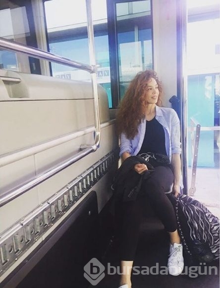 Azra Akın tatile doyamadı!