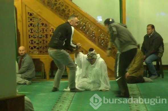 Bülent Ersoy Oya Aydoğan için camide dua etti
