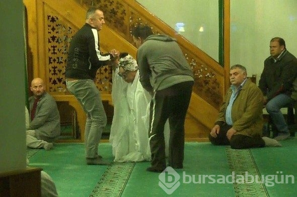 Bülent Ersoy Oya Aydoğan için camide dua etti