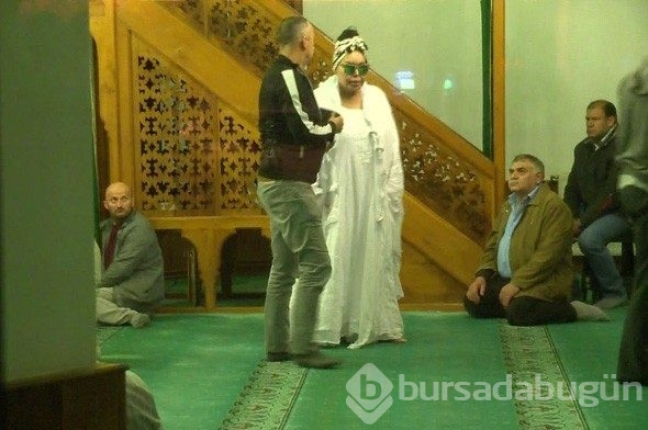 Bülent Ersoy Oya Aydoğan için camide dua etti