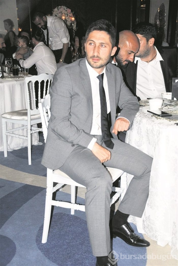 Yağmur bekarlığa veda partisinde!