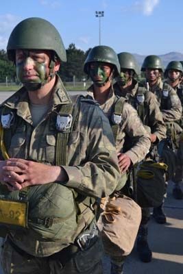 Komandoların nefes kesen tatbikatı