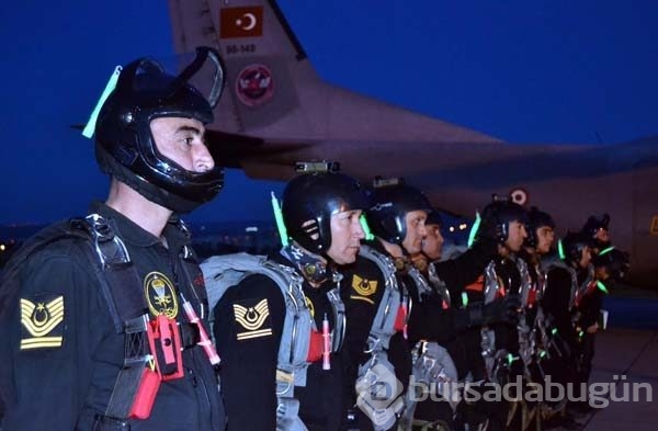 Komandoların nefes kesen tatbikatı
