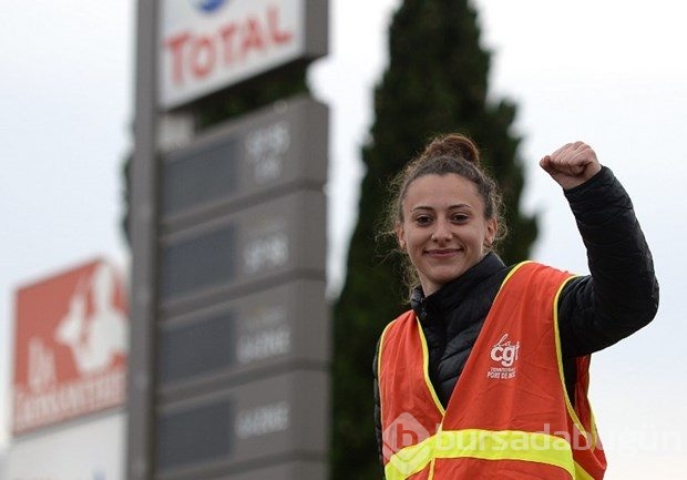 Fransa'da yeni çalışma yasasına öfke büyüyor
