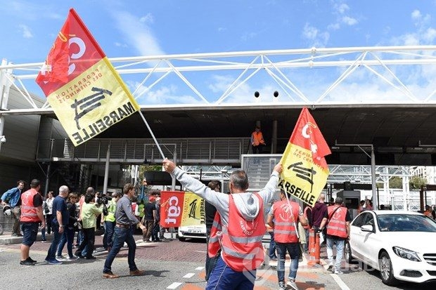 Fransa'da yeni çalışma yasasına öfke büyüyor
