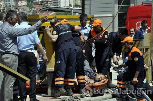 Yolcularıyla beraber köprüden uçtu