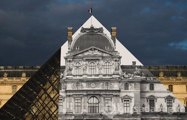 Fransız sanatçı Paris'in simgesini yok etti
