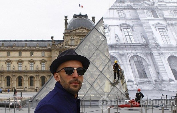 Fransız sanatçı Paris'in simgesini yok etti
