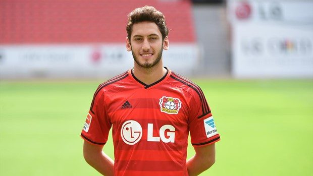 Hakan Çalhanoğlu'na şantaj yapan şarkıcıya soruşturma
