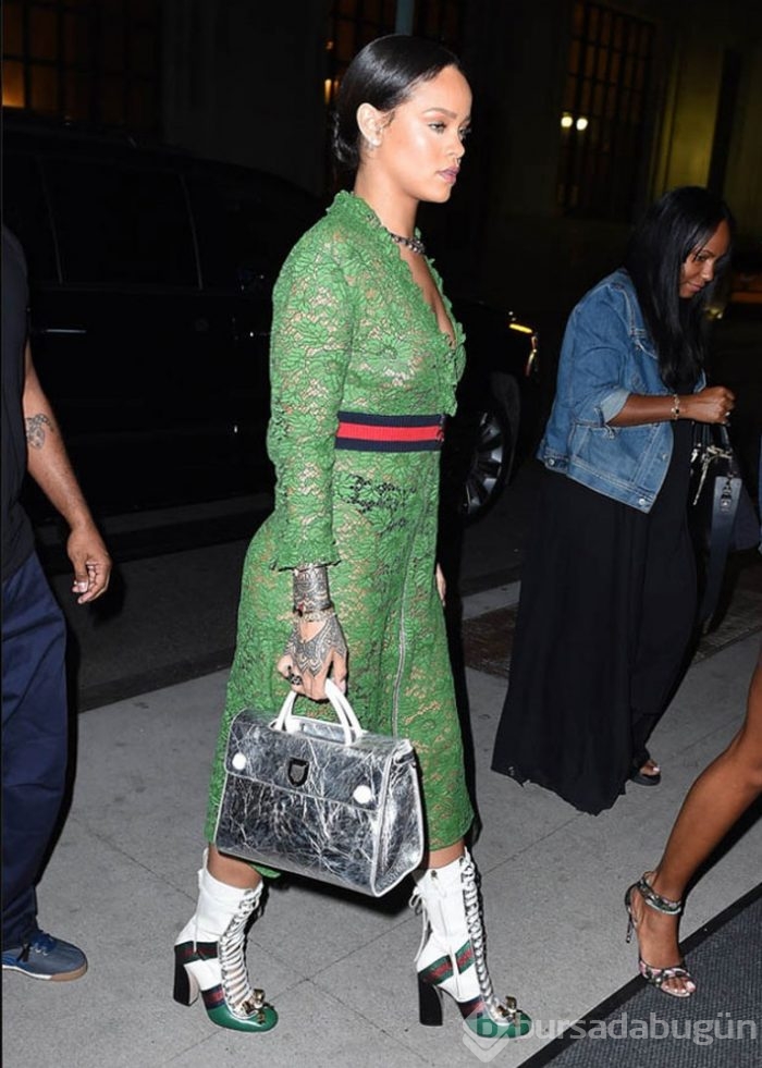 Demet Akalın, Rihanna ile pişti oldu
