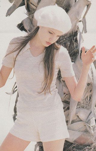 Angelina Jolie 15 yaşında
