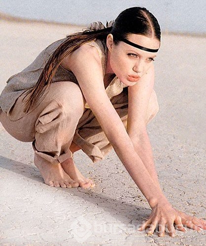 Angelina Jolie 15 yaşında