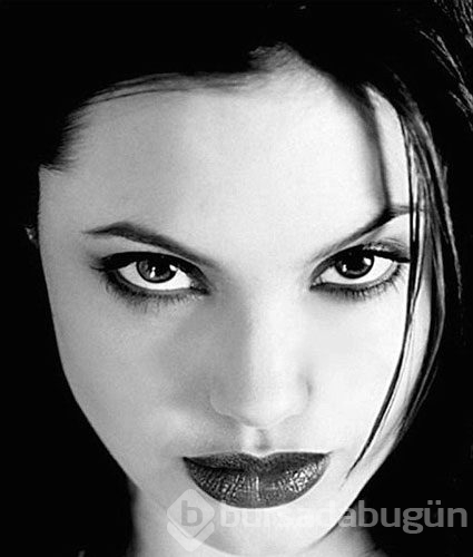 Angelina Jolie 15 yaşında