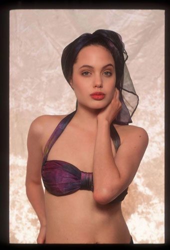 Angelina Jolie 15 yaşında