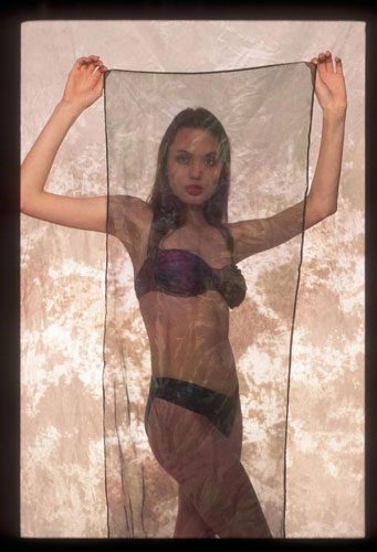 Angelina Jolie 15 yaşında