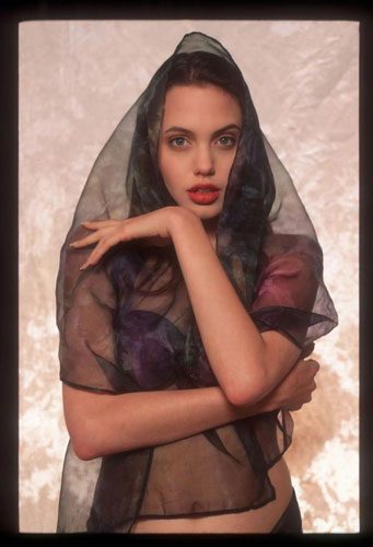 Angelina Jolie 15 yaşında