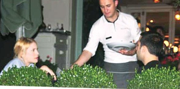 Eda Ece aşk tatilinden döndü