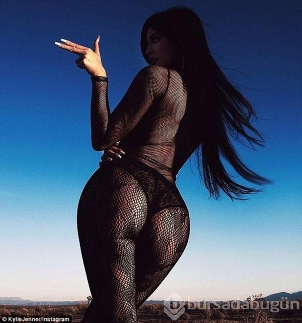 Kylie ve Kendall Jenner kardeşlerden bikini şov